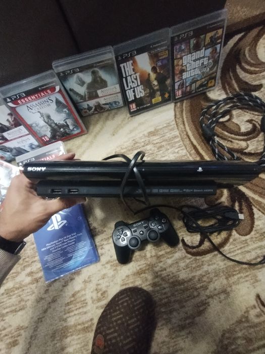 Playstation 3 slim 500gb +8 игри