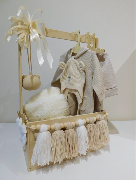 Подаръчни кутии и гардеробчета за новородени