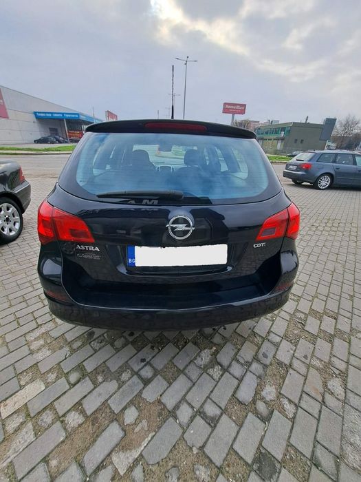 Опел Астра j комби