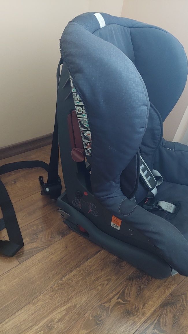 Столче Britax Romer 9-18 кг с Isofix