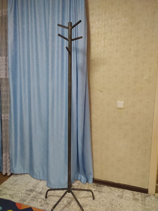 Продам две вешалки