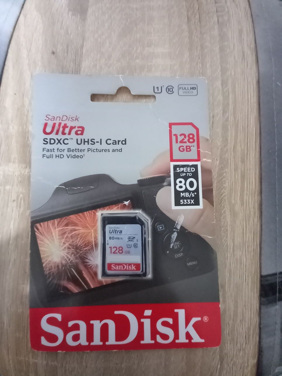 Vând card de memorie SD de 128 gb , nou nouț calitate la cutie.
