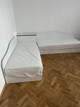 Две единични легла с матраци и ракла (90/200)