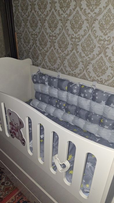 Детский кровать.