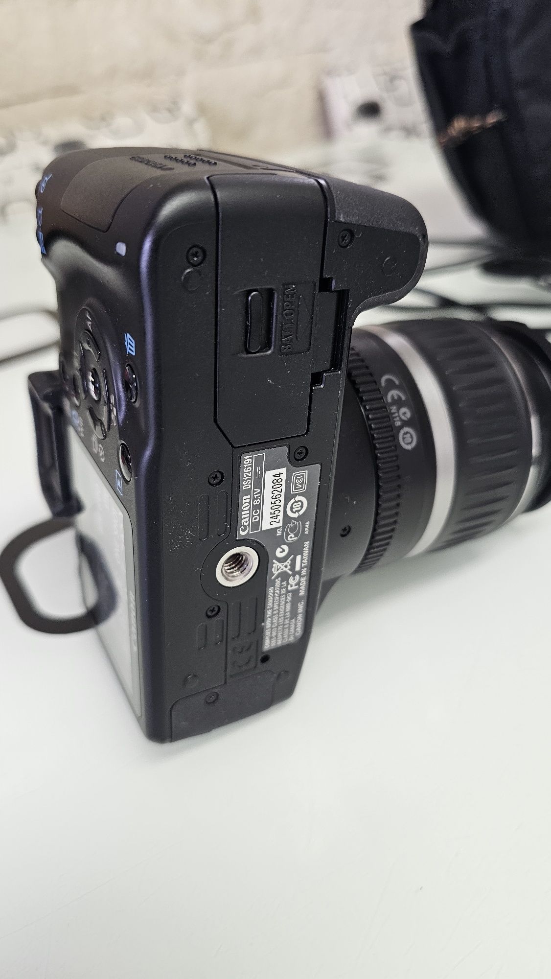 Kit aparat foto Canon EOS 1000D+ obiectiv Canon EF-s 18-55mm 3.5-5.6