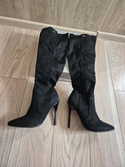 Нови елегантни ботуши на висок ток