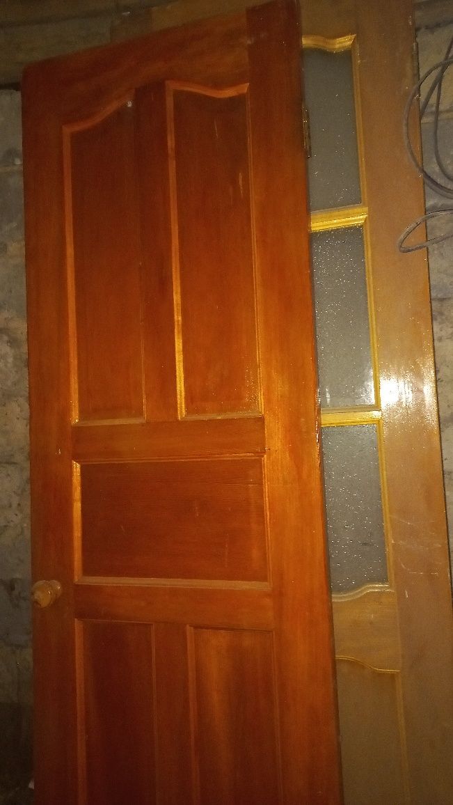 Продам двери деревянные в комплекте