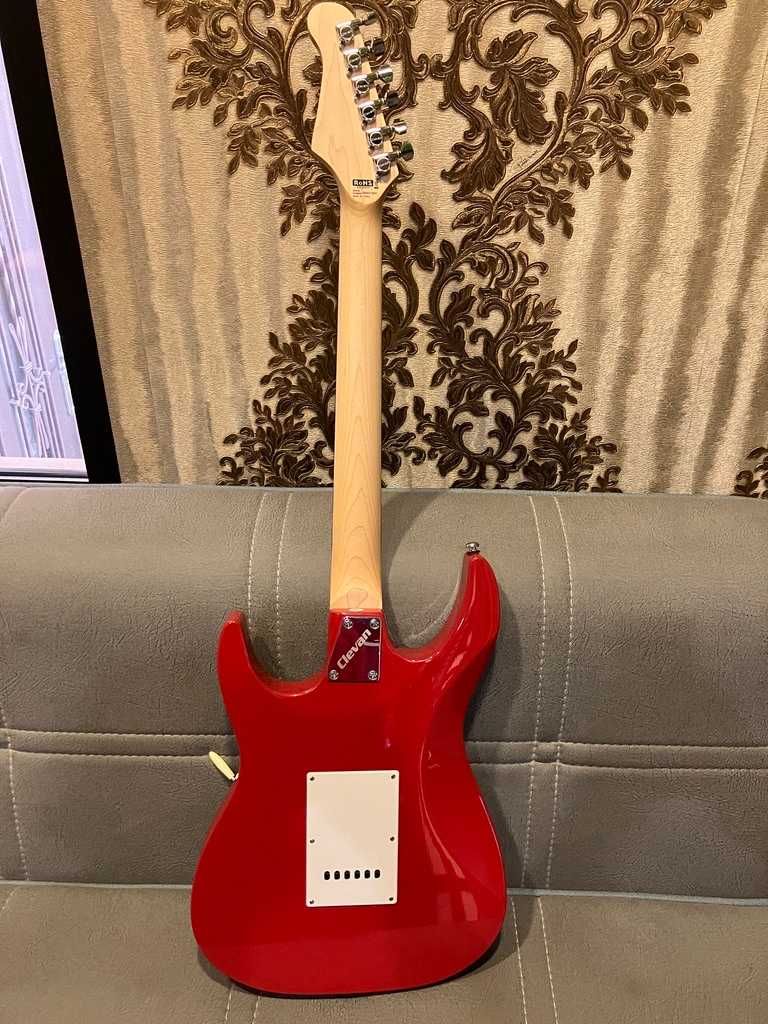 Отличная недорогая электрогитара (Stratocaster FIESTA RED)