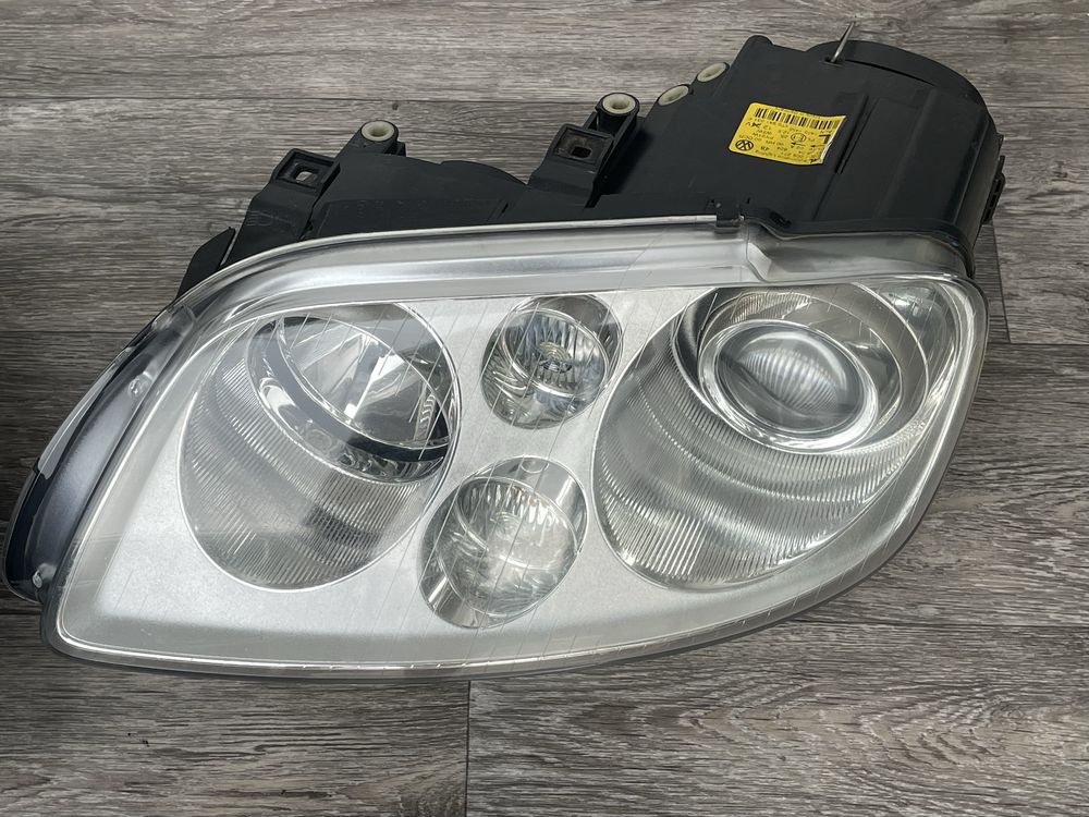 Оригинални Ксенонови Фарове VW Touran 2004
