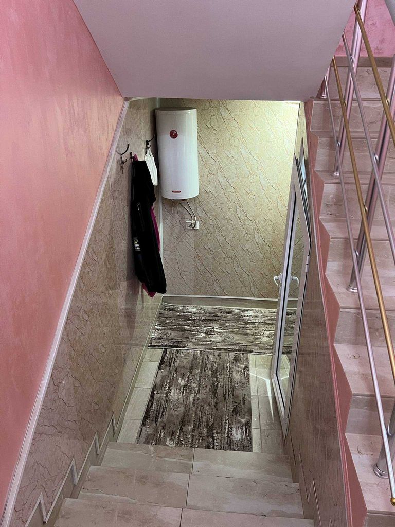 Продава се Къща в Карнобат - 192 кв.м за 1010 €/кв.м - Снимка #17