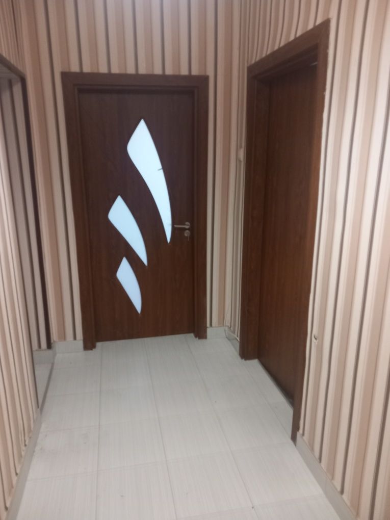 Дава се под наем Двустаен апартамент в Разград, Център - 77 кв.м за 239.7 € - Снимка #2