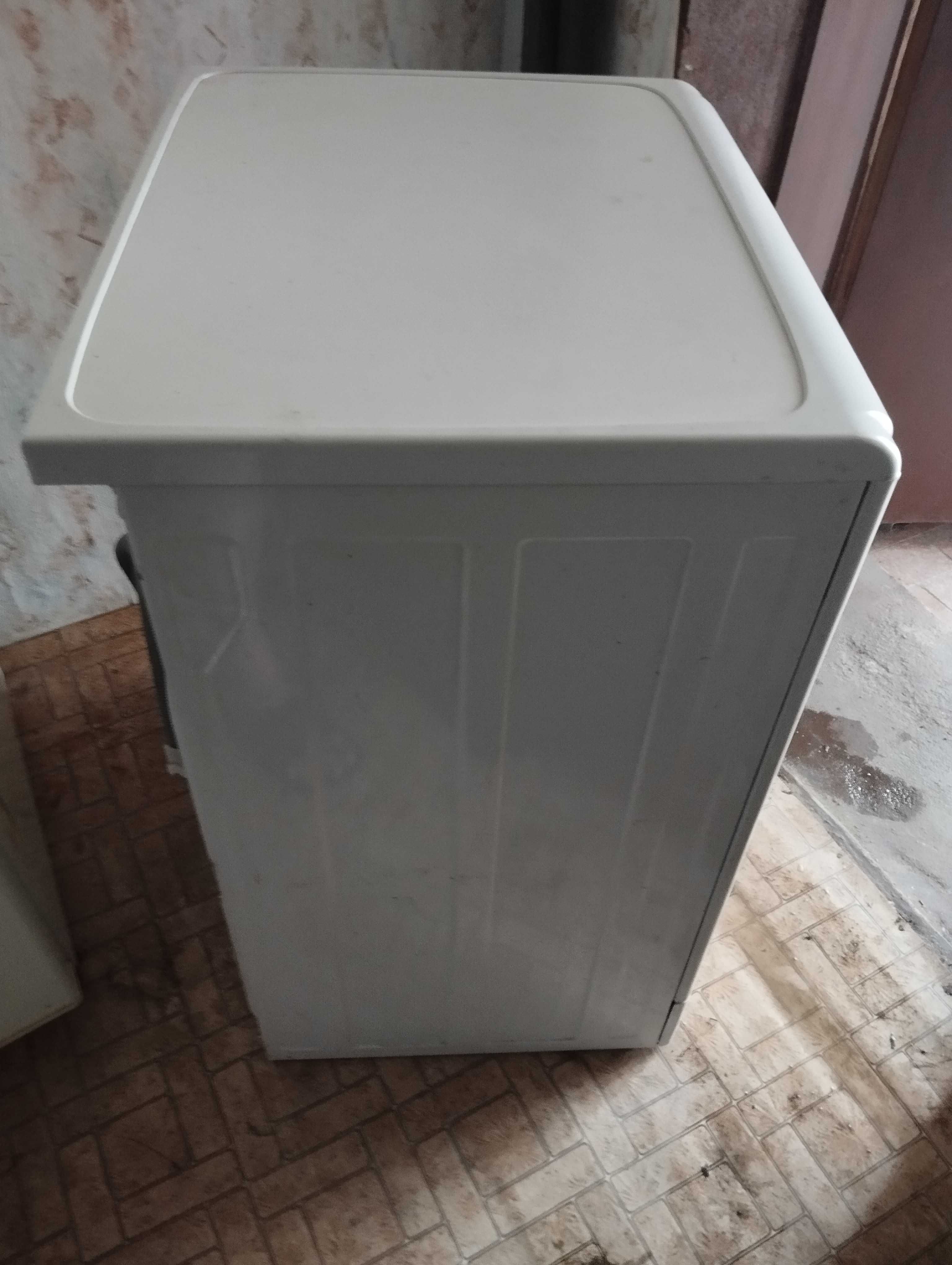 Пералня работеща Indezit mod WIA500