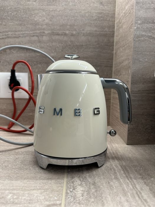 Кана Smeg 800мл Бежова