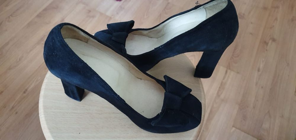 Pantofi negri cu toc