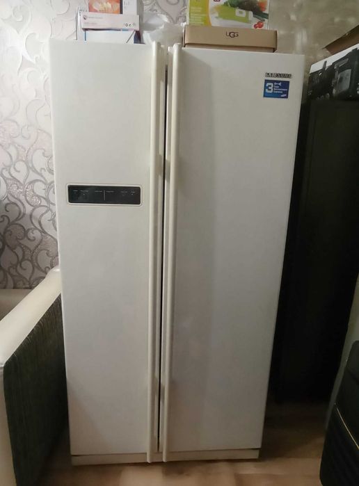 Холодильник Samsung side by side