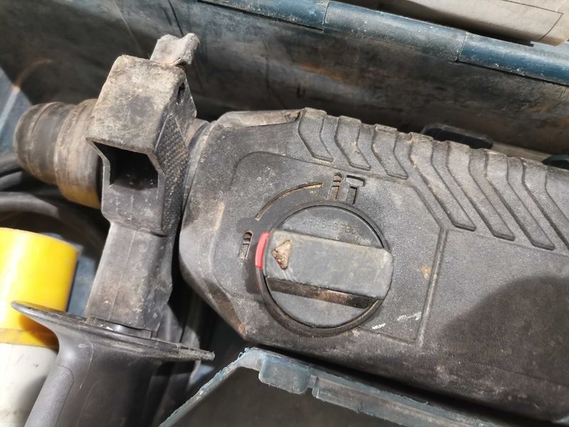 Перфоратор - Bosch 110 V / 620 W