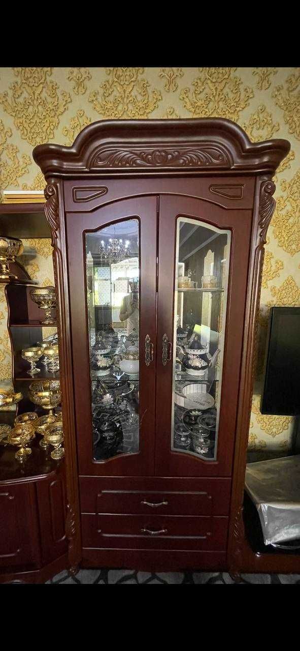 Продаю стенку сделанно из орехового дерево в городе Навоий