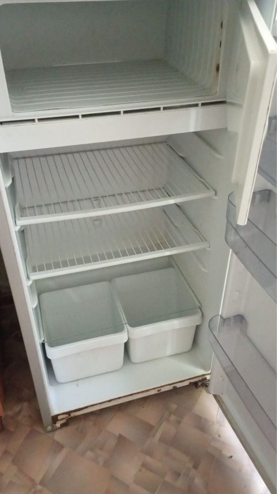 Продам холодильник