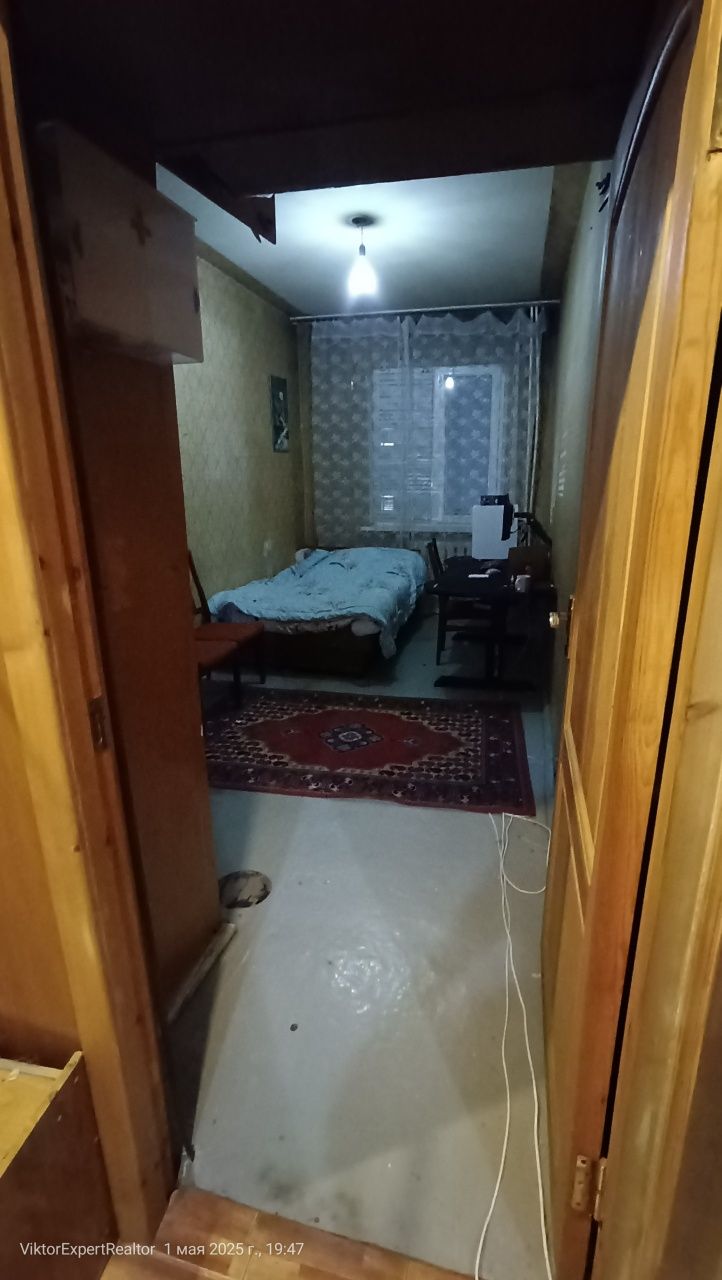 Продаю 3 комнатную квартиру, Юнусабад-11 кв., станция метро Юнусабад