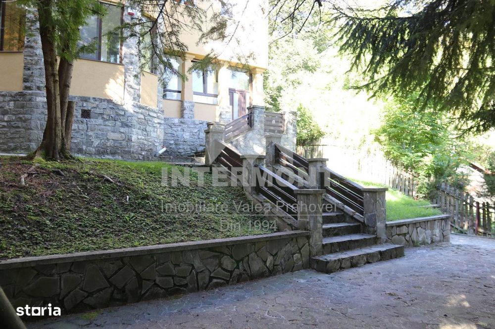 Apartament 5 camere, in vila, curte proprie 800mp.