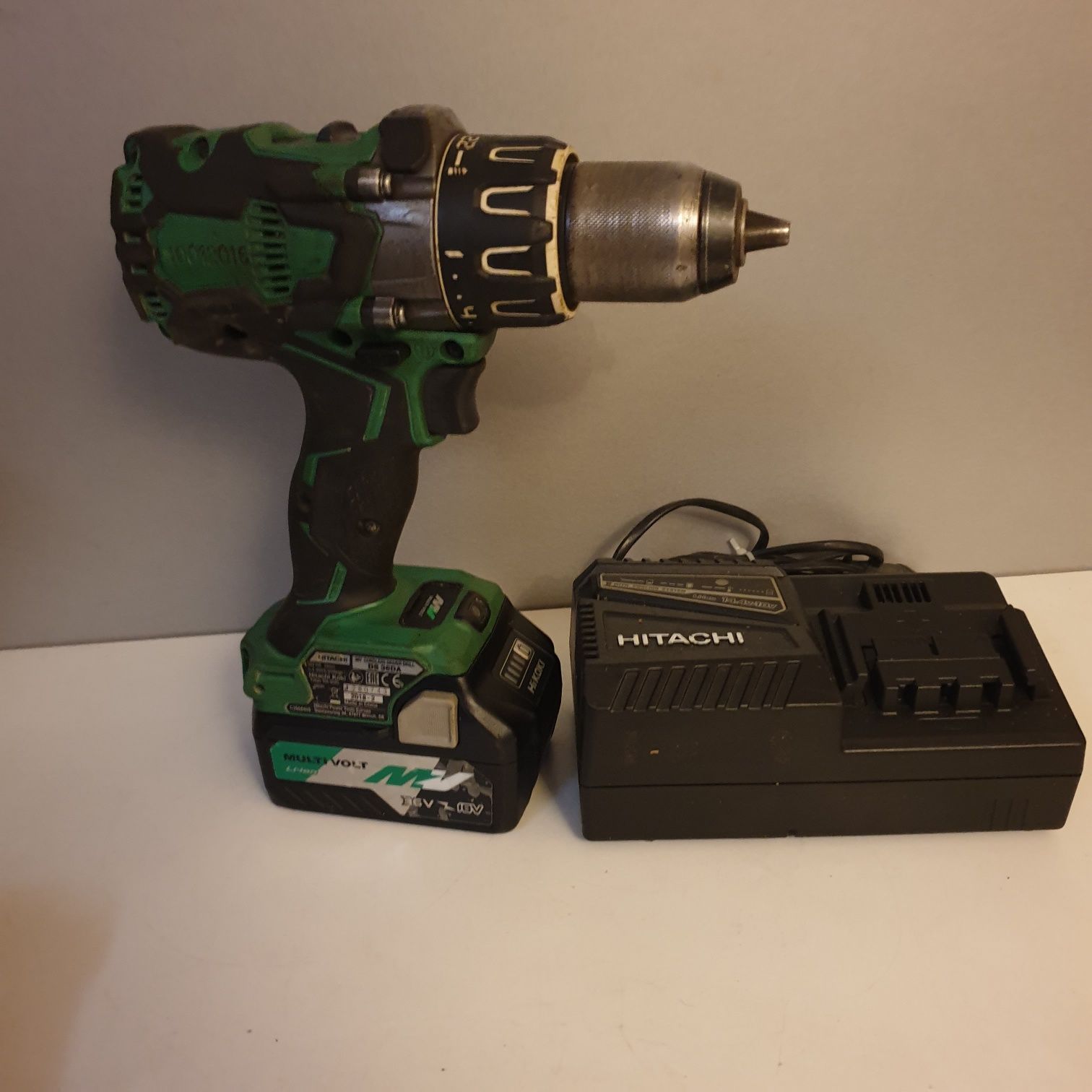 Hitachi DS 36DA Mașina de infiletat Brushless 5.0AH 18v-36v