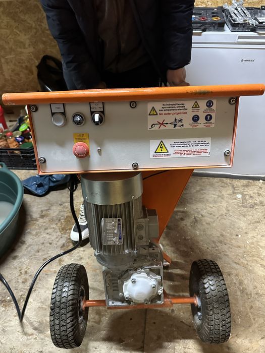 Pompa de glet Bisonte profesionala 4500€ schimb cu autotilitara duba