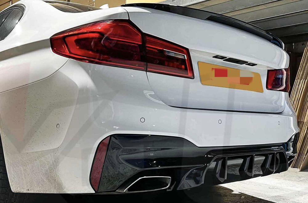 Бмв Г30 Г31 Оребрен Дифузьор / Добавка за задна броня BMW G30 G31