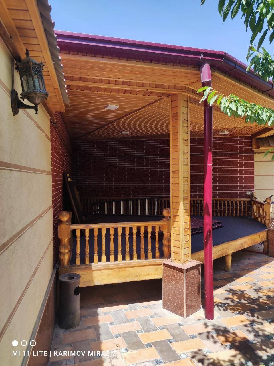 Nazarbek xarakat Masjid koʻchada
