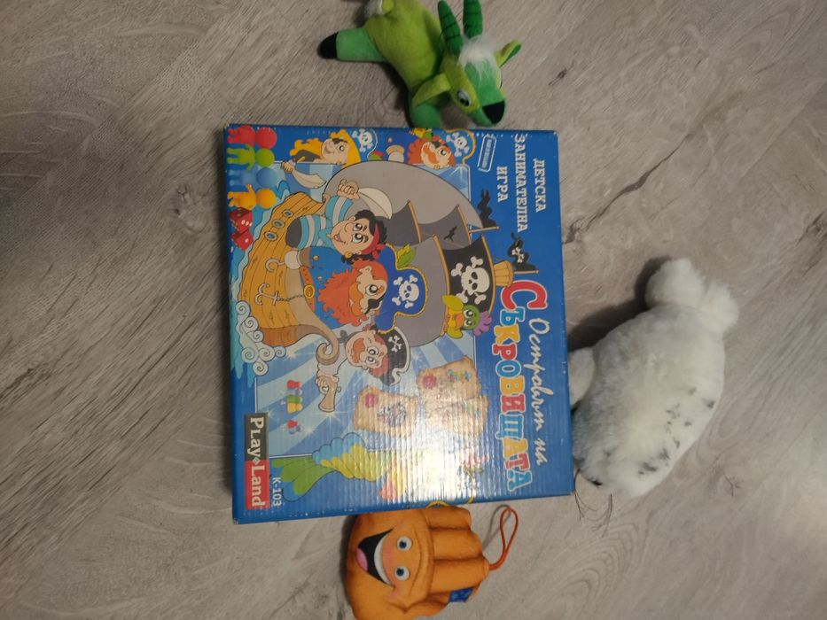 Комплект---Детска китара , занимателна игра и три плюшени играчки