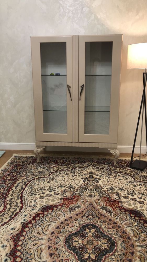 Сервант в отличном состоянии