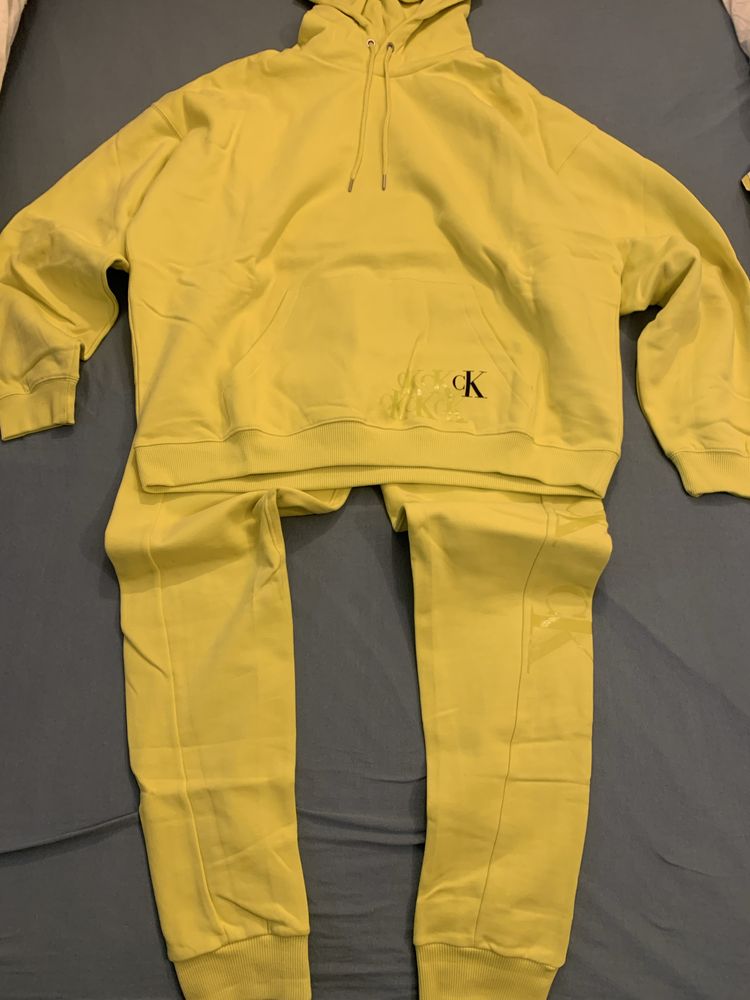Trening Calvin Klein flausat - NOU - Marime L/XL - Made in Portugal