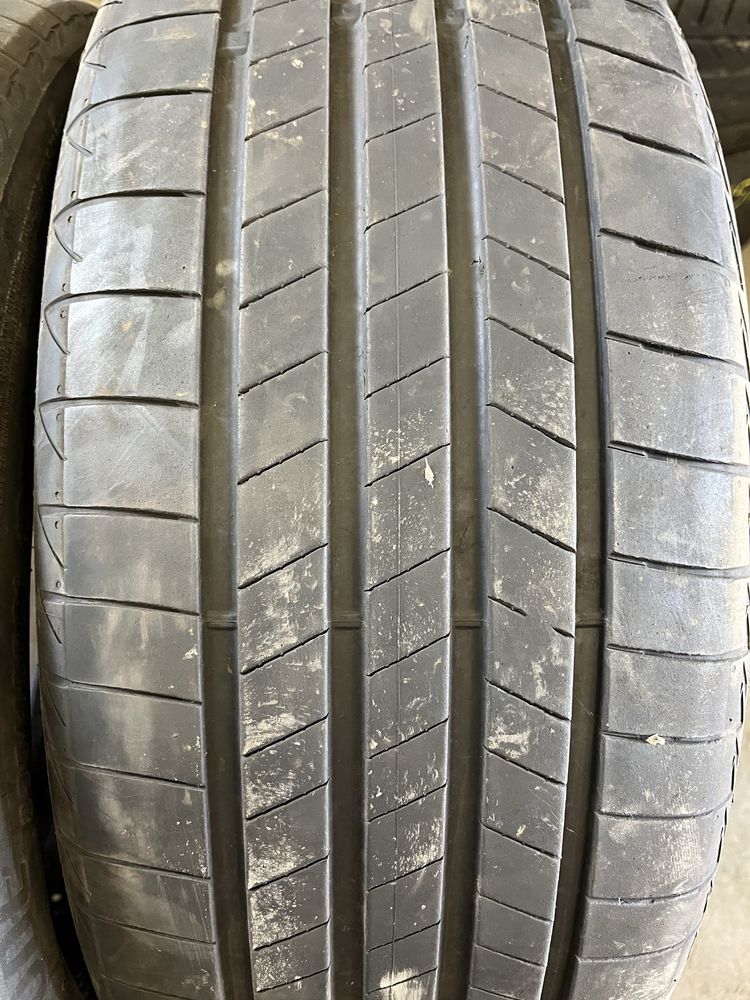 2 бр Летни гуми 235/45/21 Bridgestone (2021)