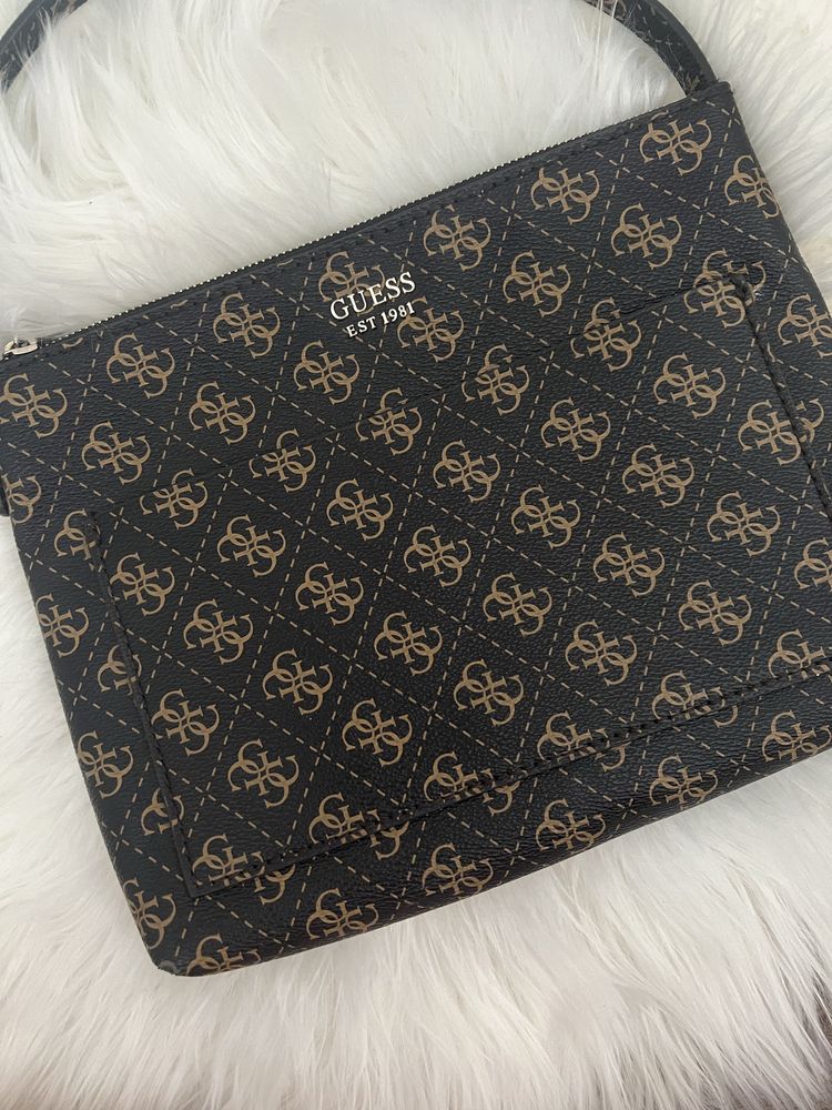 Оригинална чанта guess