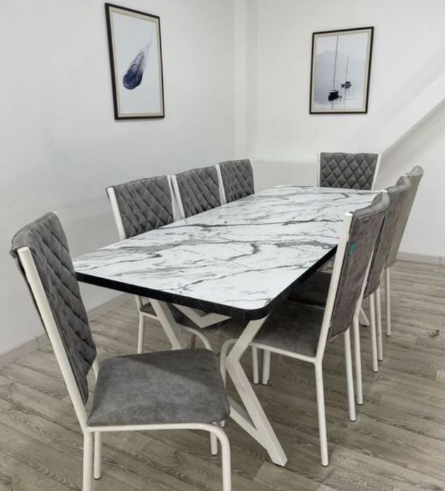 Продам кухонный стол и стулья