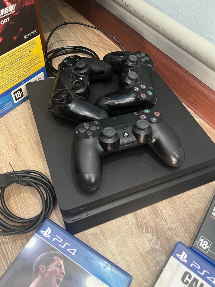 PS4 Slim 1ТБ + 3 геймпада + 6 дисков + PS Plus Deluxe 6 мес + коробка