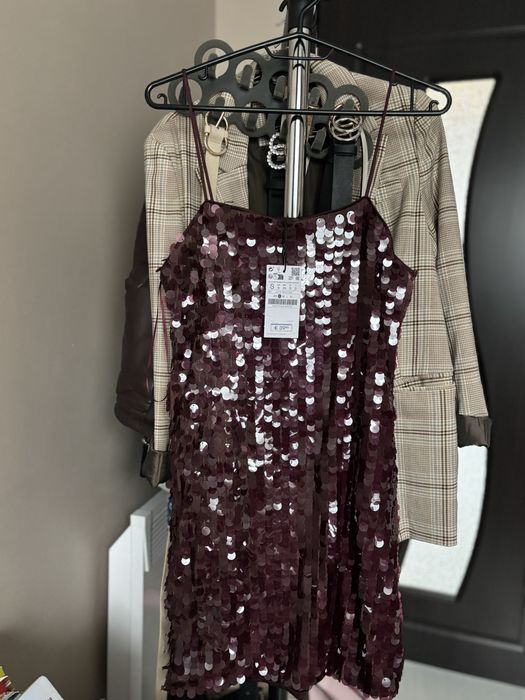 Парти рокля с паети бургунди / stradivarius