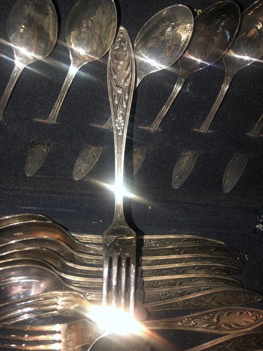 Антикварен комплект за хранене