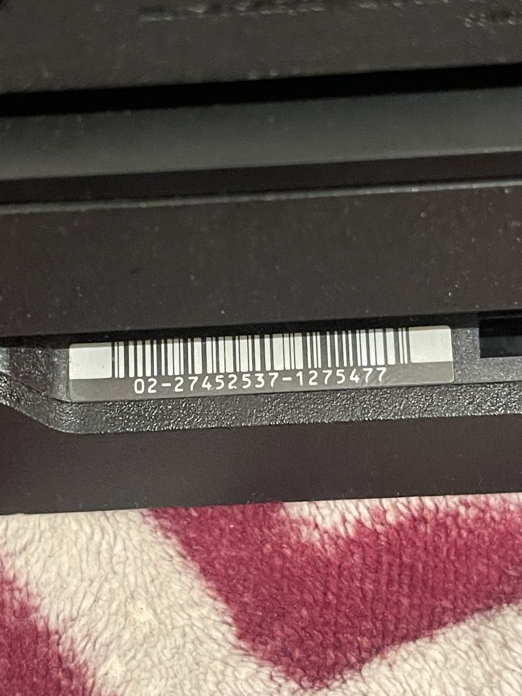 Продаю оригинальную PlayStation 4 Pro