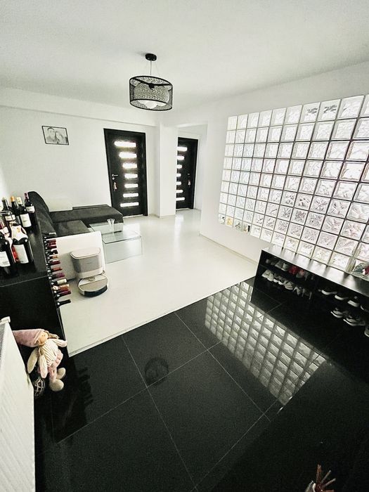 Apartament 3 camere 74 MP mobilat cu 2 balcoane utile si loc parcare