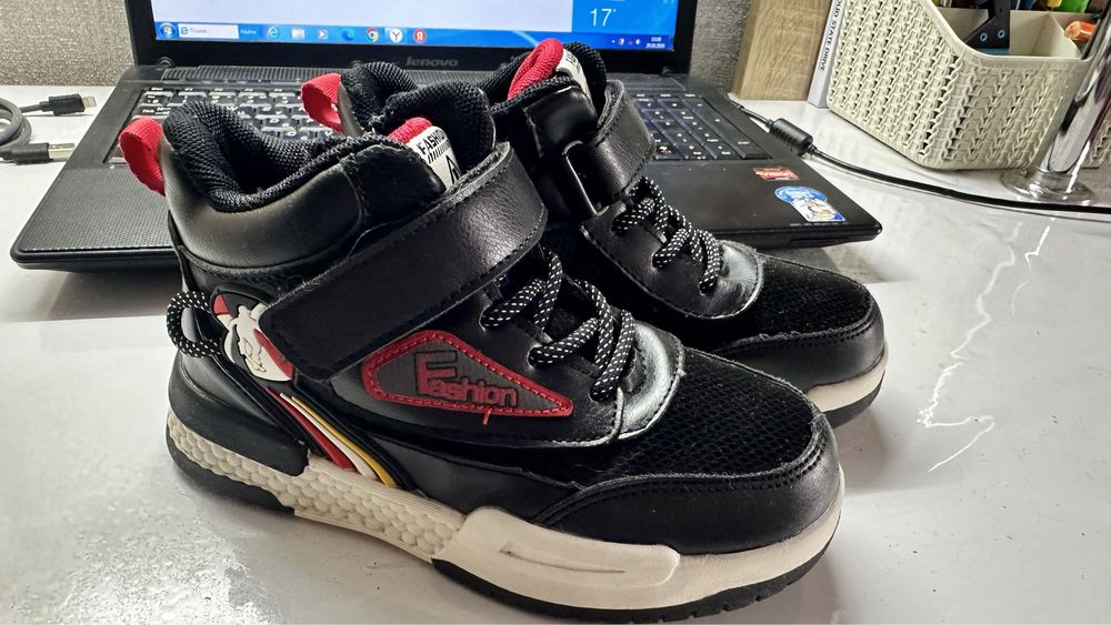 Продам ботинки для мальчика осень весна