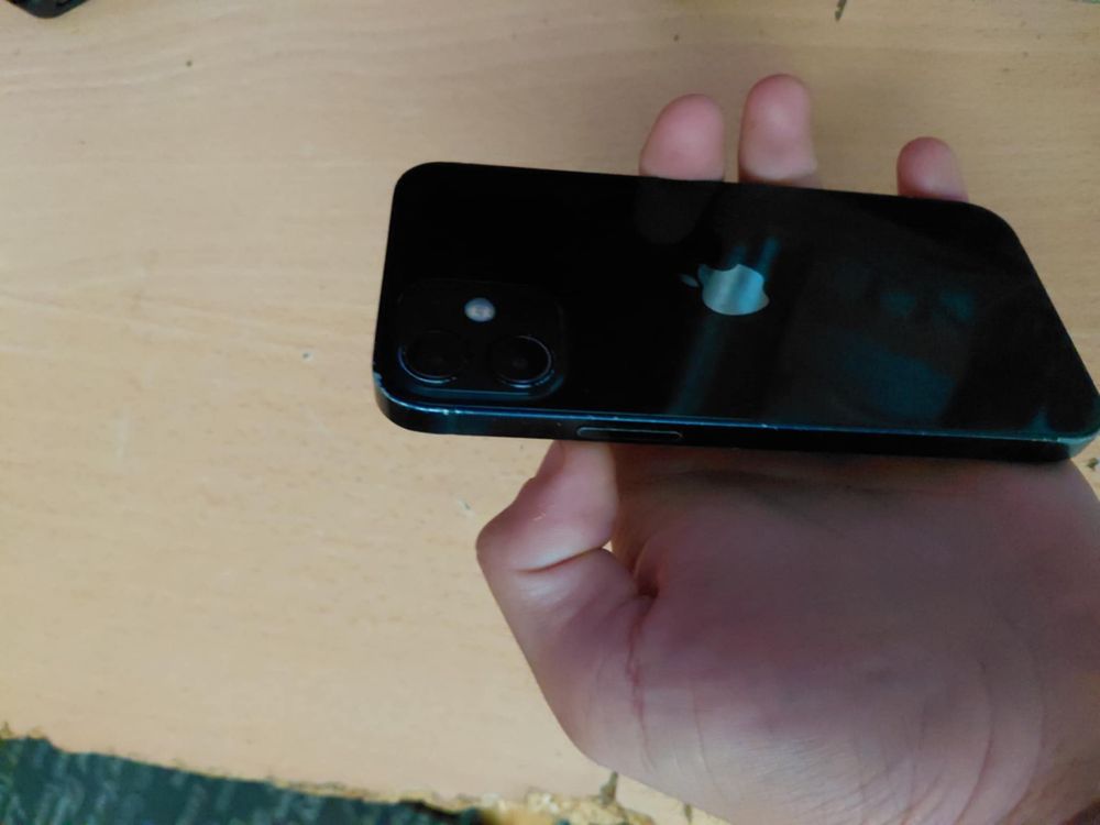 Продавам iphone 12 mini