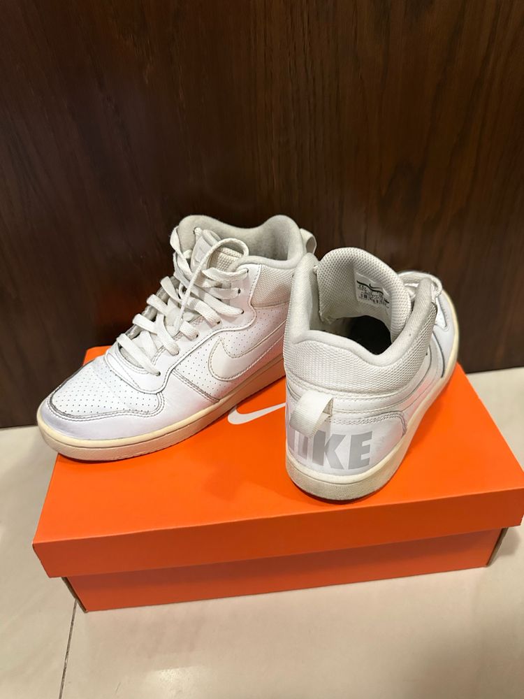 Бели кецове Nike
