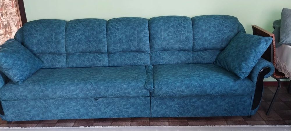 Диван раскладной и 3 кресла