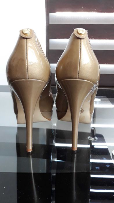 Pantofi Michael Kors, mărimea 36-37, o singură purtare, preț 250 ron.