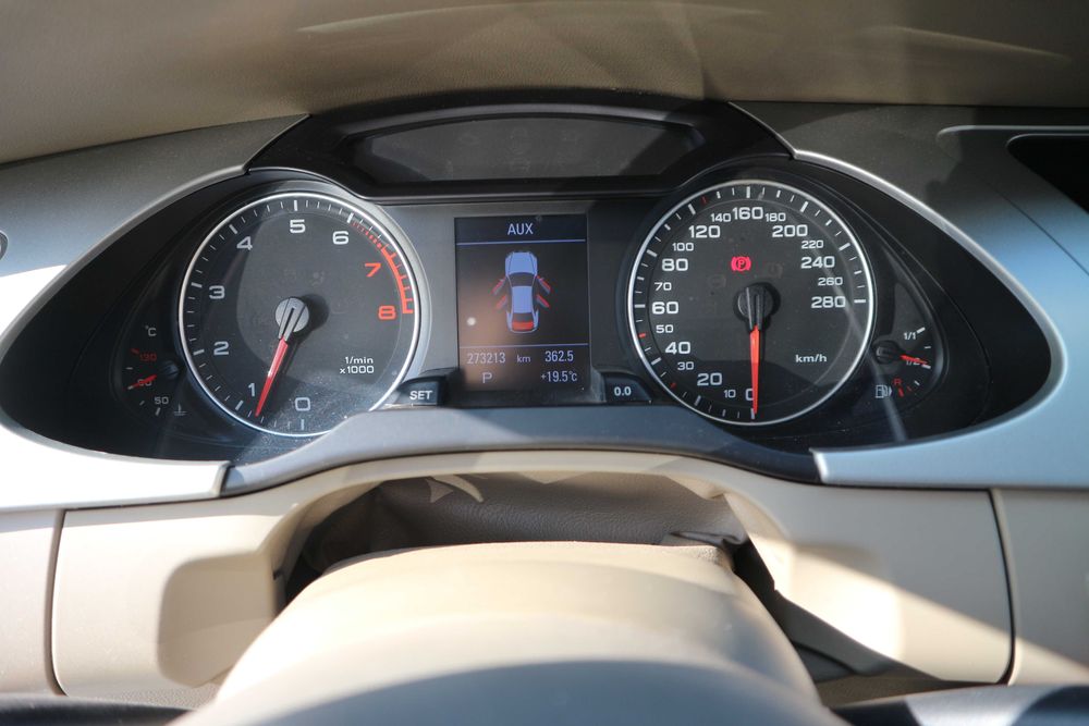 Audi A4 B8 - 1.8 TFSI 160cp - Multitronic 8+1 - Bi-Xenon - CarPlay