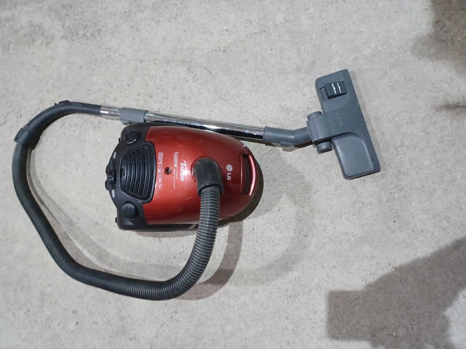 Мощна прахосмукачка L G 1600