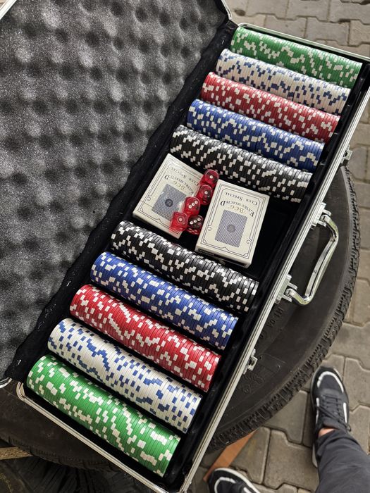 Trusa poker 500 piese cu servita aluminiu carti joc zaruri