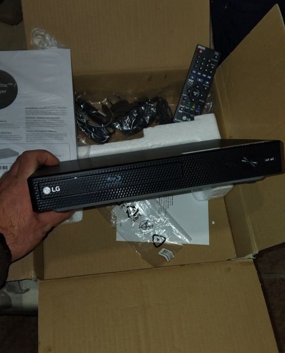 LG BP-250 Region free Blu-ray Player, Multi Region Smart 110