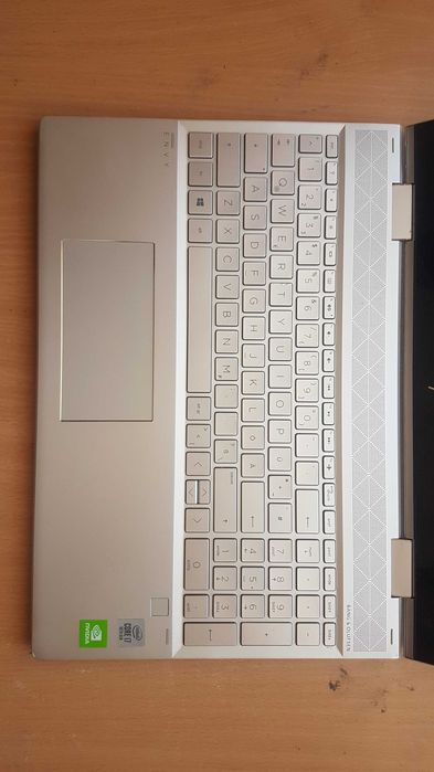 Hp Envy X360 i7 gen 10 16 gb nvidia 4gb 15.6 Tuch Oled baterie 4 ore