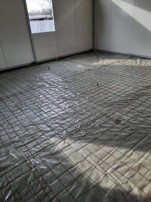 Vand casa pe structura metalica